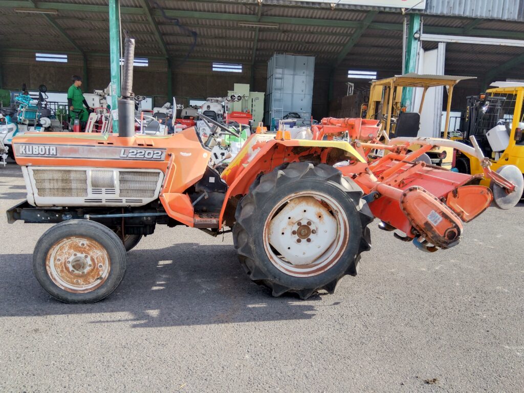 トラクター 屋根 キャノピ クボタ KUBOTA 暑さ対策 日除け L2402 L2202 トラクター 屋根 キャノピ クボタ KUBOTA 暑さ対策 日除け L2402 L2202